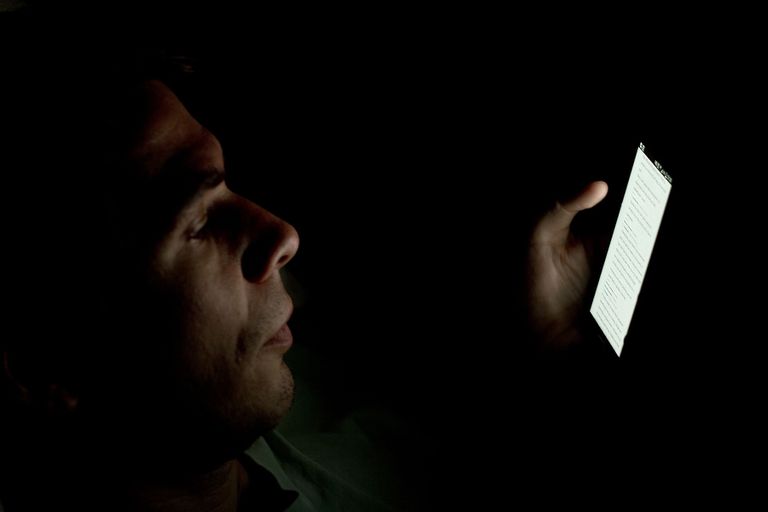 iphone screen dim
